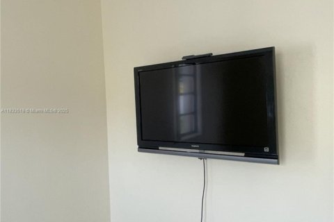 House in Miami, Florida 3 bedrooms, 92.9 sq.m. № 1820337 - photo 13