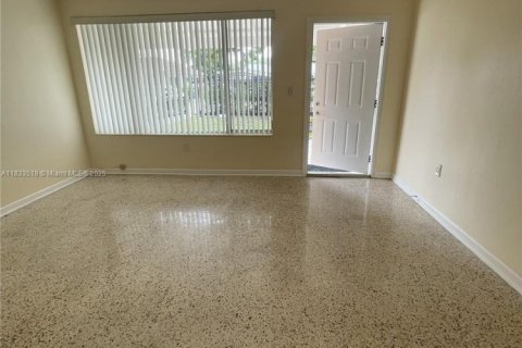 House in Miami, Florida 3 bedrooms, 92.9 sq.m. № 1820337 - photo 6