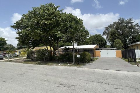 House in Miami, Florida 3 bedrooms, 92.9 sq.m. № 1820337 - photo 3