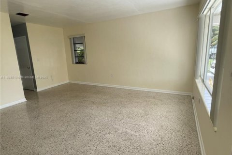 House in Miami, Florida 3 bedrooms, 92.9 sq.m. № 1820337 - photo 7