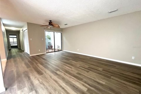 Condo in Lakeland, Florida, 2 bedrooms  № 1750241 - photo 2
