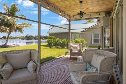 House in Wellington, Florida 3 bedrooms, 167.04 sq.m. № 2392095 - photo 27