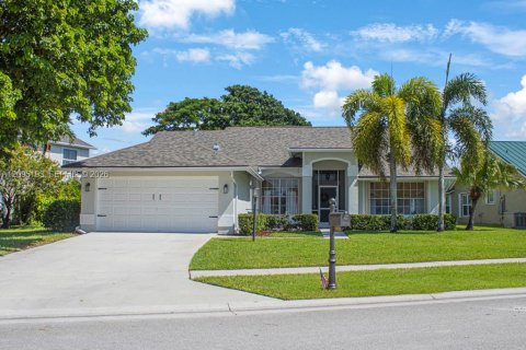 House in Wellington, Florida 3 bedrooms, 167.04 sq.m. № 2392095 - photo 2