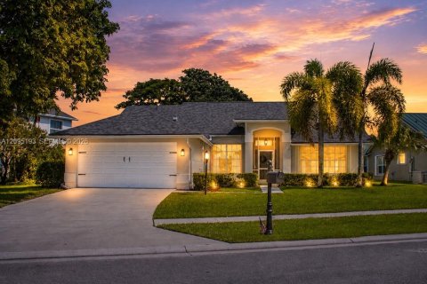 House in Wellington, Florida 3 bedrooms, 167.04 sq.m. № 2392095 - photo 6