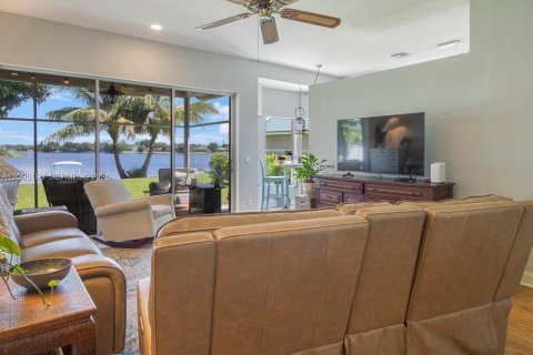 House in Wellington, Florida 3 bedrooms, 167.04 sq.m. № 2392095 - photo 10