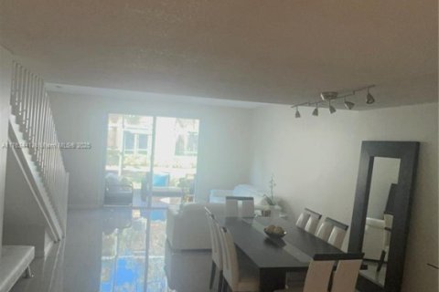 Townhouse in Weston, Florida 3 bedrooms, 134.06 sq.m. № 1738523 - photo 6