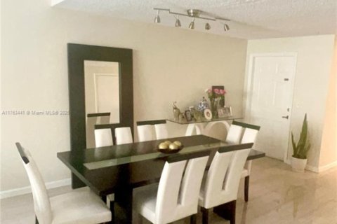 Townhouse in Weston, Florida 3 bedrooms, 134.06 sq.m. № 1738523 - photo 13