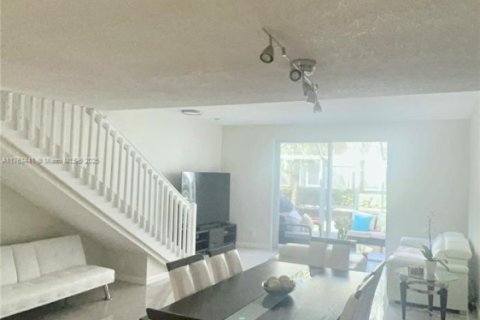 Townhouse in Weston, Florida 3 bedrooms, 134.06 sq.m. № 1738523 - photo 11