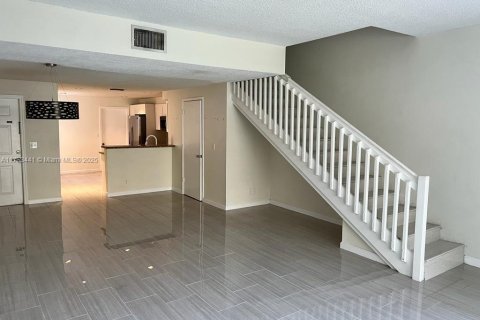 Townhouse in Weston, Florida 3 bedrooms, 134.06 sq.m. № 1738523 - photo 16