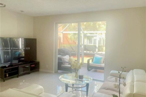Townhouse in Weston, Florida 3 bedrooms, 134.06 sq.m. № 1738523 - photo 4