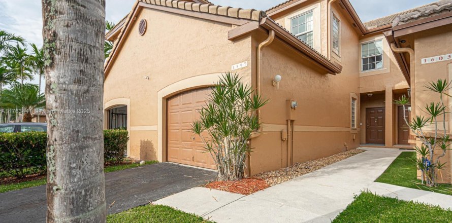 Townhouse in Weston, Florida 3 bedrooms, 134.06 sq.m. № 1738523