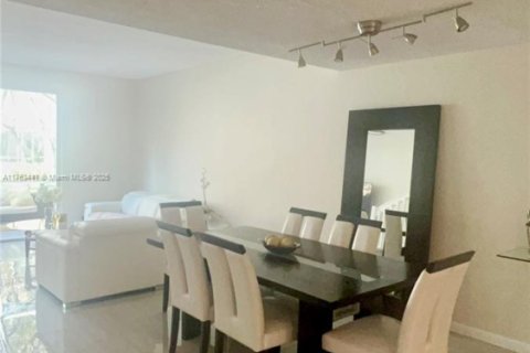 Townhouse in Weston, Florida 3 bedrooms, 134.06 sq.m. № 1738523 - photo 12