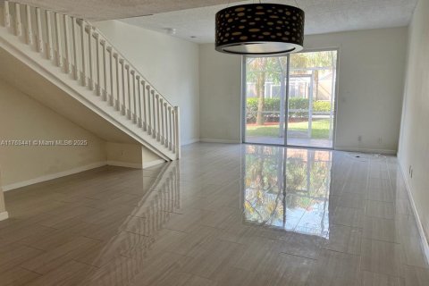 Townhouse in Weston, Florida 3 bedrooms, 134.06 sq.m. № 1738523 - photo 2