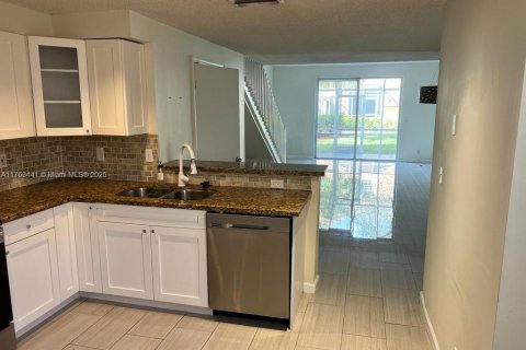 Townhouse in Weston, Florida 3 bedrooms, 134.06 sq.m. № 1738523 - photo 8