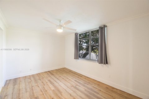 Condo in Davie, Florida, 2 bedrooms  № 2064108 - photo 13