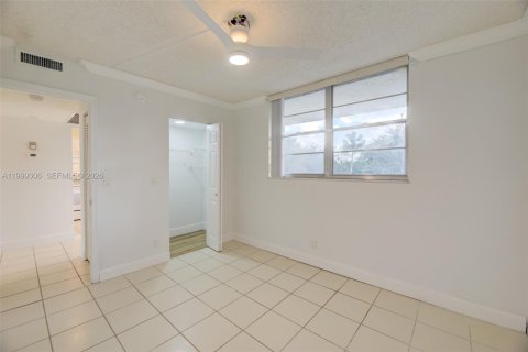 Condo in Davie, Florida, 2 bedrooms  № 2064108 - photo 17