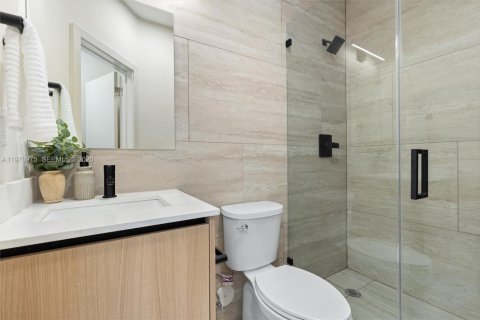 House in Miami, Florida 4 bedrooms, 165.27 sq.m. № 2032479 - photo 7