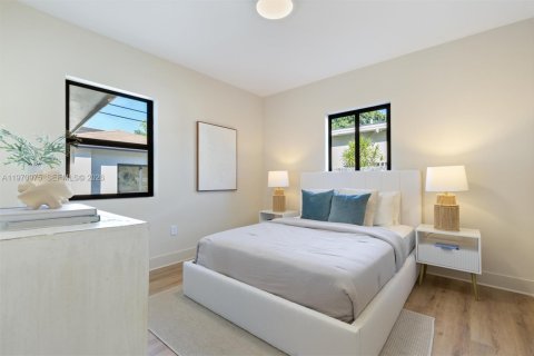 House in Miami, Florida 4 bedrooms, 165.27 sq.m. № 2032479 - photo 8