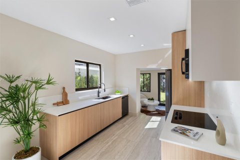 House in Miami, Florida 4 bedrooms, 165.27 sq.m. № 2032479 - photo 22