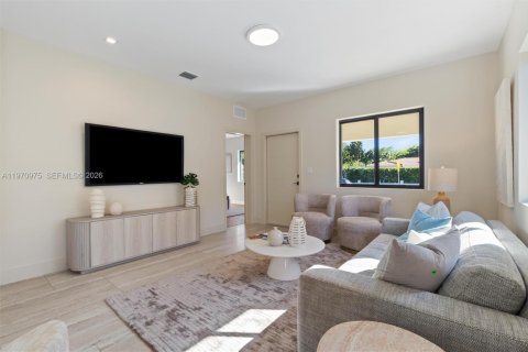 House in Miami, Florida 4 bedrooms, 165.27 sq.m. № 2032479 - photo 19