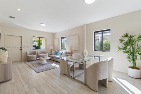 House in Miami, Florida 4 bedrooms, 165.27 sq.m. № 2032479 - photo 21