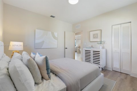 House in Miami, Florida 4 bedrooms, 165.27 sq.m. № 2032479 - photo 9
