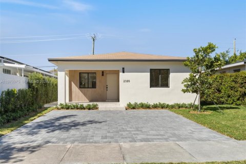 House in Miami, Florida 4 bedrooms, 165.27 sq.m. № 2032479