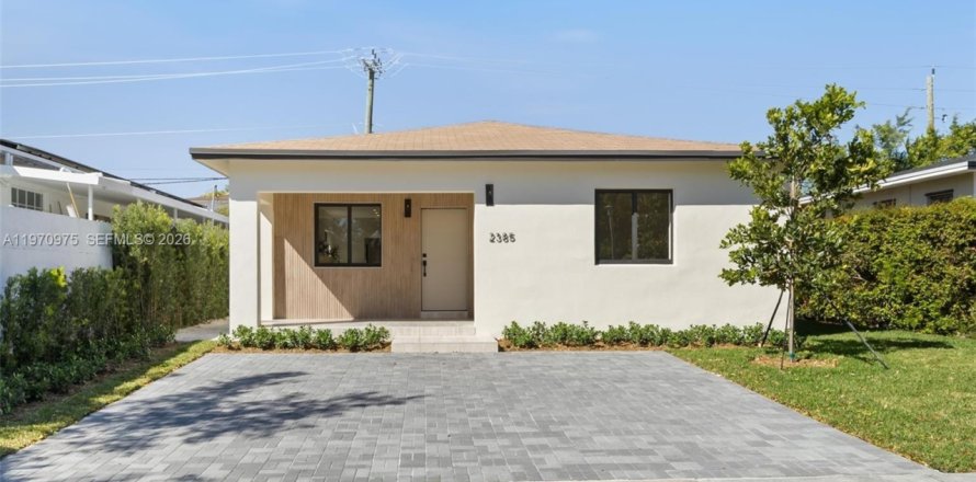 House in Miami, Florida 4 bedrooms, 165.27 sq.m. № 2032479