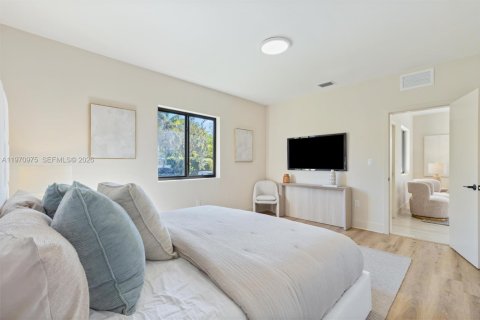 House in Miami, Florida 4 bedrooms, 165.27 sq.m. № 2032479 - photo 3