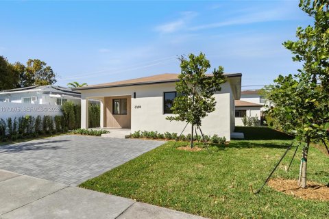 House in Miami, Florida 4 bedrooms, 165.27 sq.m. № 2032479 - photo 16