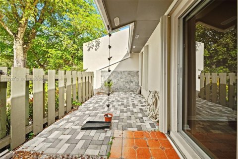 Villa ou maison à louer à Miami, Floride: 2 chambres, 94.3 m2 № 1982575 - photo 20