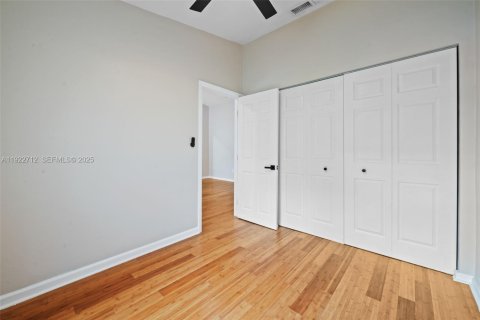 Villa ou maison à louer à Miami, Floride: 2 chambres, 94.3 m2 № 1982575 - photo 18