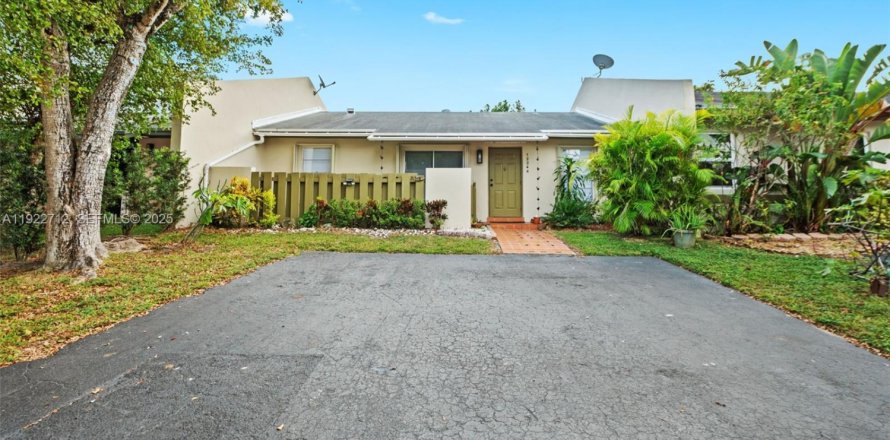 Villa ou maison à Miami, Floride 2 chambres, 94.3 m2 № 1982575