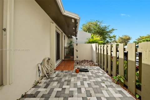 Villa ou maison à louer à Miami, Floride: 2 chambres, 94.3 m2 № 1982575 - photo 21