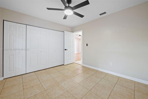 Villa ou maison à louer à Miami, Floride: 2 chambres, 94.3 m2 № 1982575 - photo 16