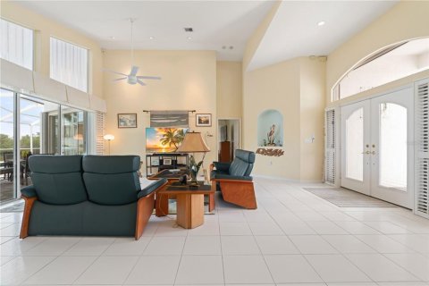 House in Punta Gorda, Florida 3 bedrooms, 266.26 sq.m. № 2284395 - photo 15