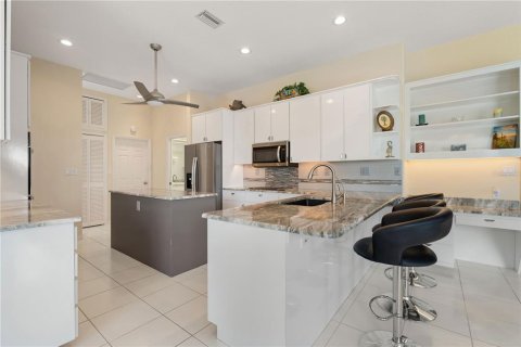 House in Punta Gorda, Florida 3 bedrooms, 266.26 sq.m. № 2284395 - photo 23