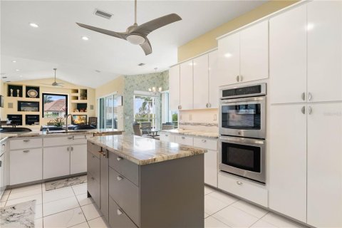 House in Punta Gorda, Florida 3 bedrooms, 266.26 sq.m. № 2284395 - photo 22