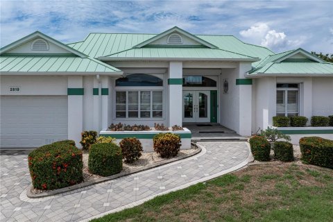 House in Punta Gorda, Florida 3 bedrooms, 266.26 sq.m. № 2284395 - photo 14
