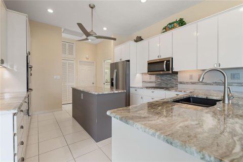 House in Punta Gorda, Florida 3 bedrooms, 266.26 sq.m. № 2284395 - photo 24