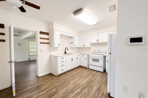 Commercial property in Winter Haven, Florida 4 bedrooms, 168.71 sq.m. № 2150714 - photo 7