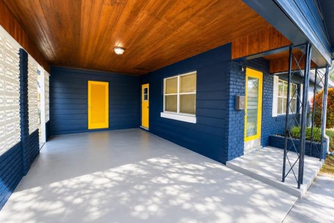 Commercial property in Winter Haven, Florida 4 bedrooms, 168.71 sq.m. № 2150714 - photo 2