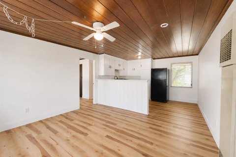 Commercial property in Winter Haven, Florida 4 bedrooms, 168.71 sq.m. № 2150714 - photo 20