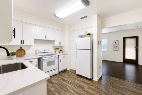 Commercial property in Winter Haven, Florida 4 bedrooms, 168.71 sq.m. № 2150714 - photo 8