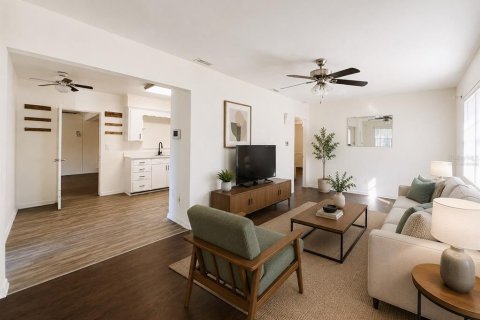 Commercial property in Winter Haven, Florida 4 bedrooms, 168.71 sq.m. № 2150714 - photo 4