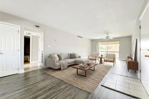 Condo in Altamonte Springs, Florida, 2 bedrooms № 2228500 - photo 7