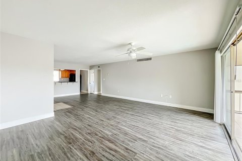 Condo in Altamonte Springs, Florida, 2 bedrooms № 2228500 - photo 10