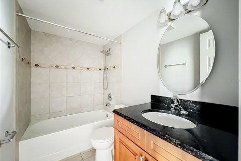 Condo in Altamonte Springs, Florida, 2 bedrooms № 2228500 - photo 18