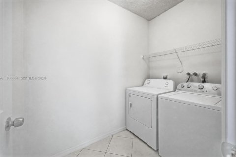 Townhouse in Homestead, Florida 4 bedrooms, 171.5 sq.m. № 2001043 - photo 10