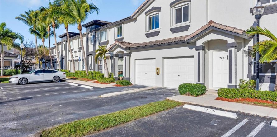 Townhouse in Homestead, Florida 4 bedrooms, 171.5 sq.m. № 2001043